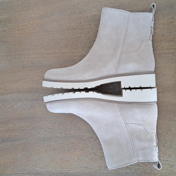 Crown Vintage Taylen Bootie - Color: Dove - Size: Women 9 - Picture 7 of 9